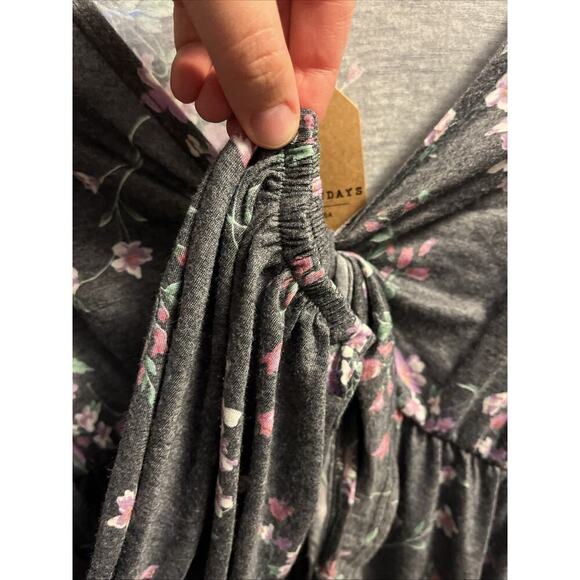 NWT Lazy Sundays Long Sleeve Tie Front Top Size Medium A114 - Picture 6 of 6